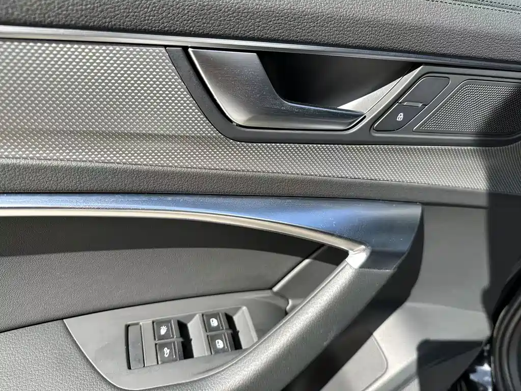 Audi A6L — фото 19
