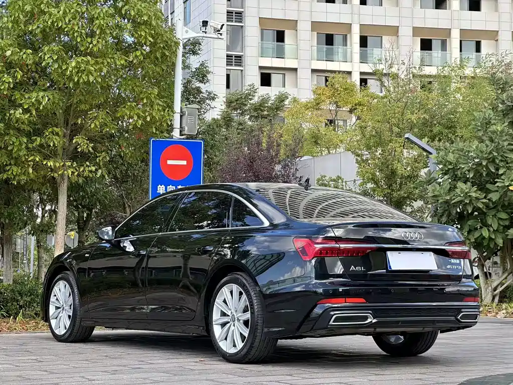 Audi A6L — фото 7