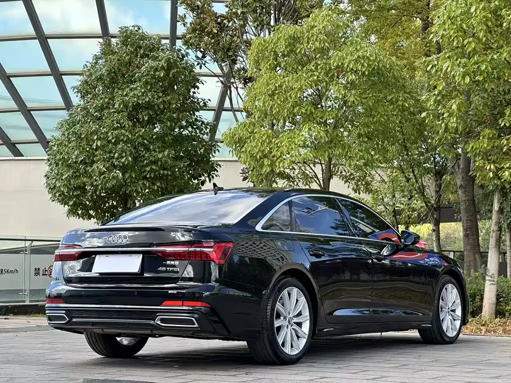 Audi A6L — фото 9