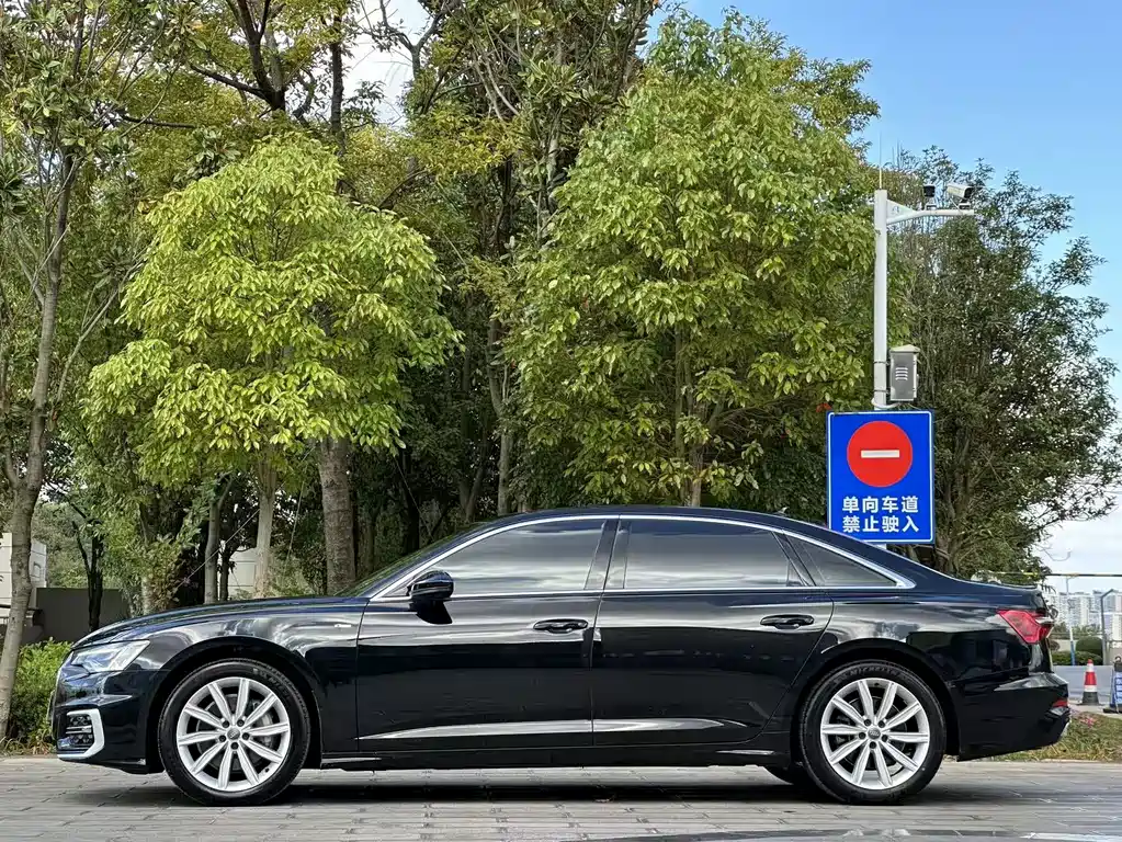 Audi A6L — фото 10