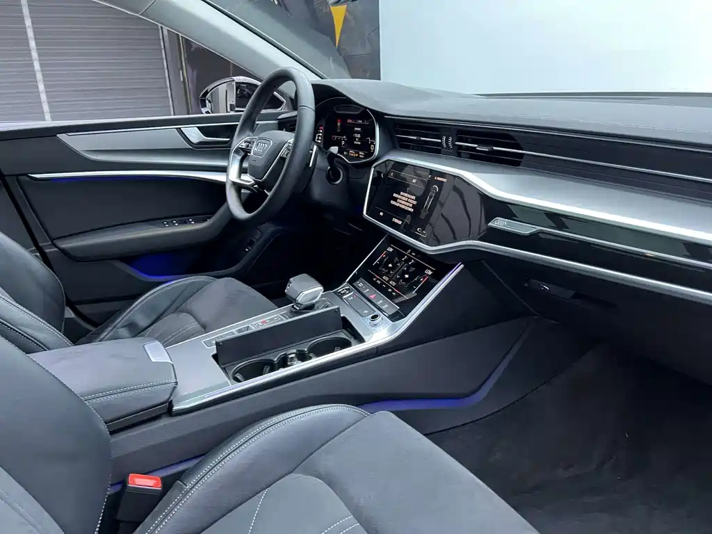 Audi A7L — фото 5