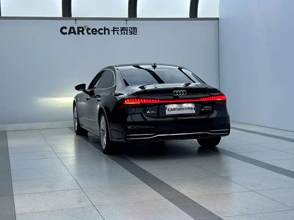 Audi A7L — фото 7