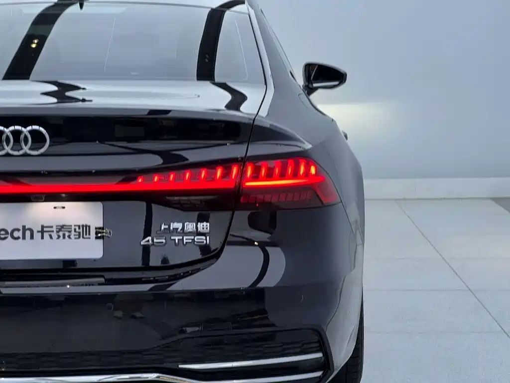 Audi A7L — фото 8