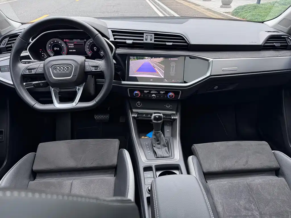 Audi Q3 — фото 11