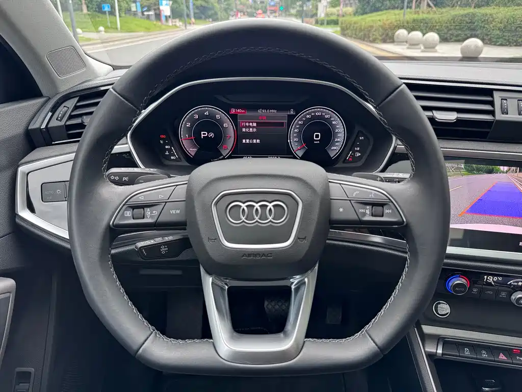 Audi Q3 — фото 10