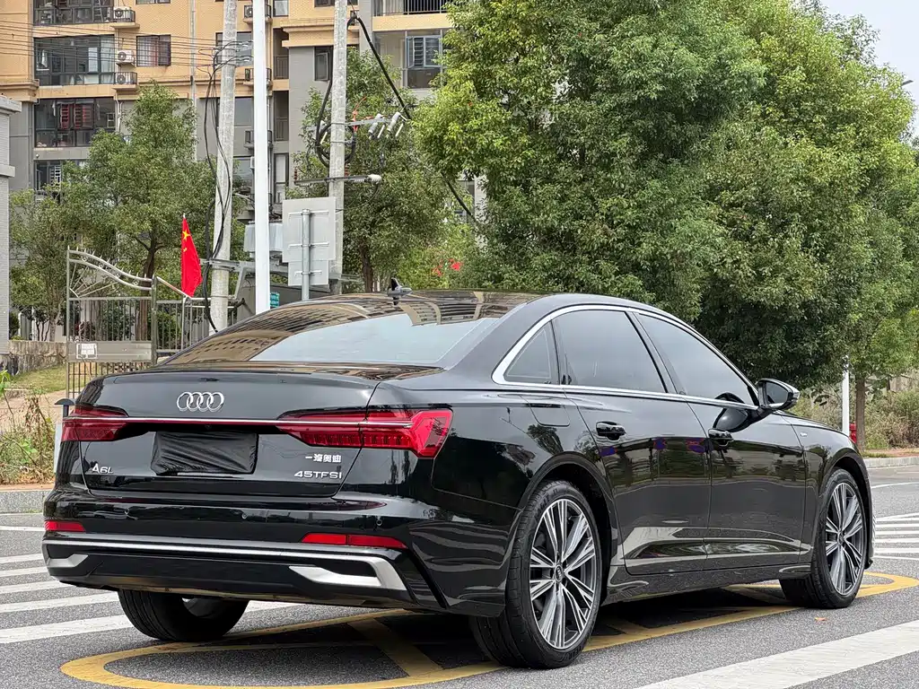 Audi A6L — фото 8