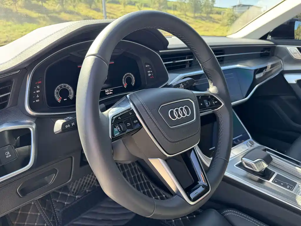 Audi A6L — фото 5