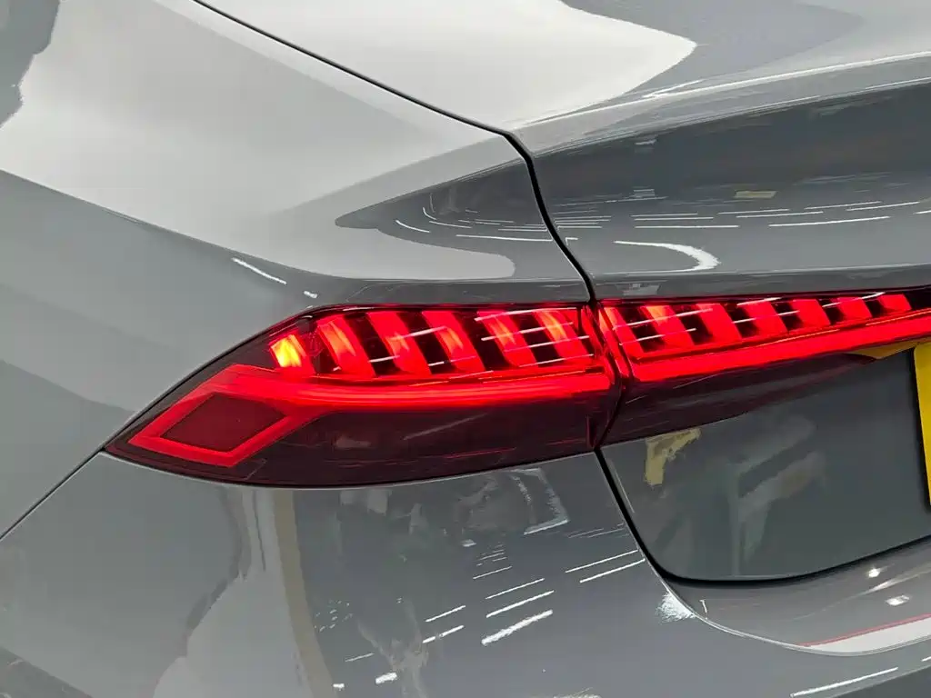 Audi A7L — фото 10