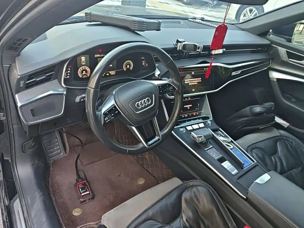 Audi A6L — фото 10
