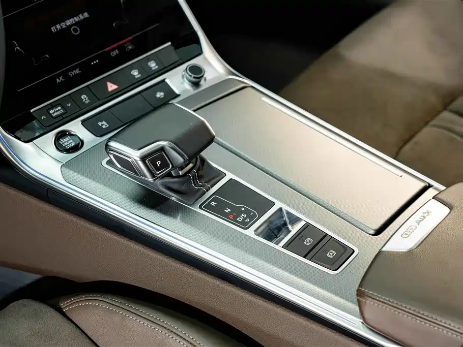 Audi A7L — фото 11