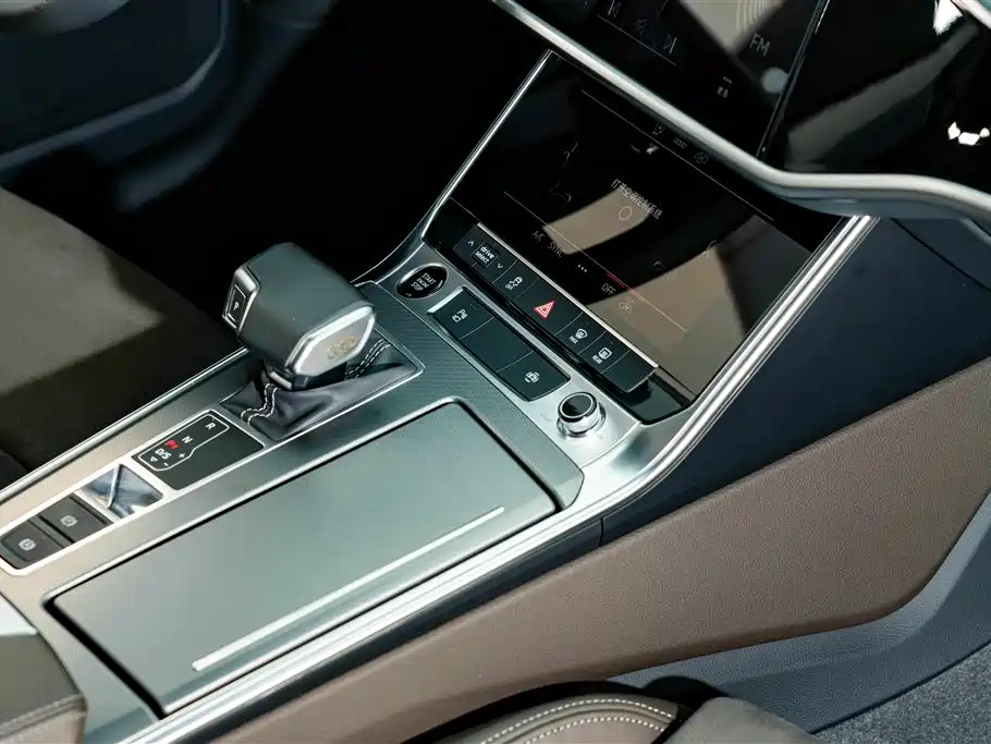 Audi A7L — фото 18