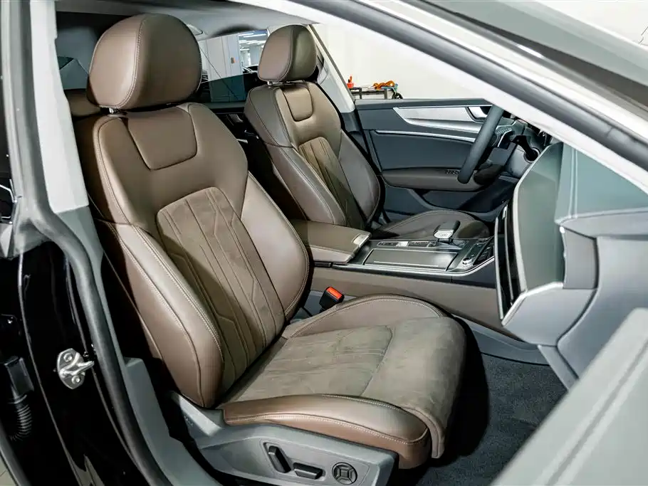 Audi A7L — фото 19
