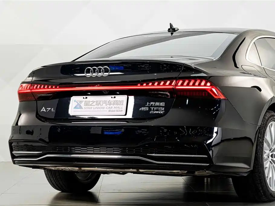 Audi A7L — фото 7