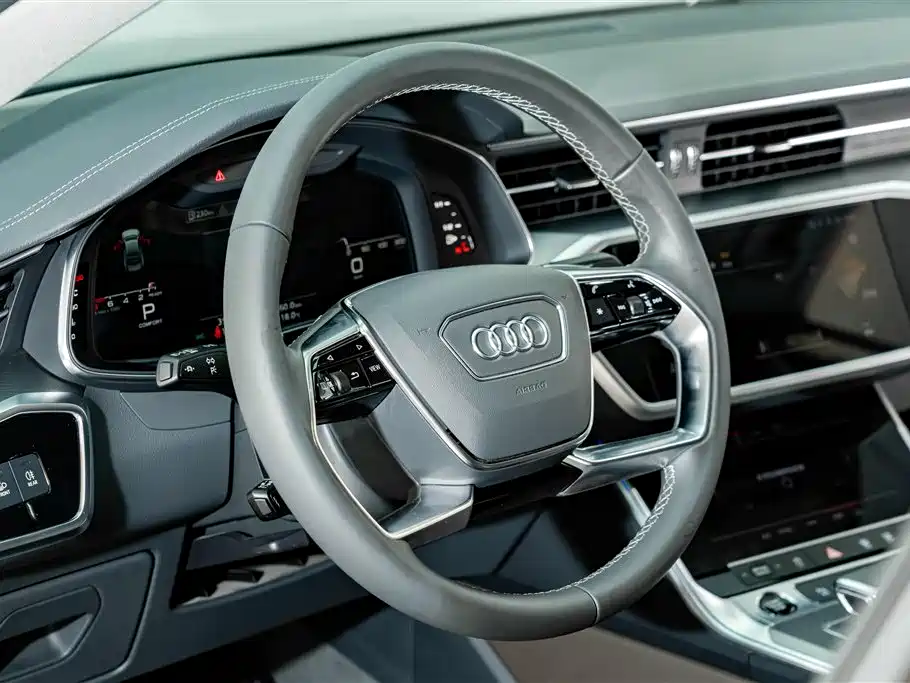 Audi A7L — фото 10