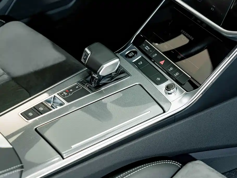 Audi A6L — фото 18
