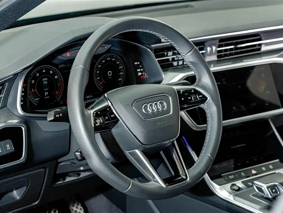 Audi A6L — фото 10