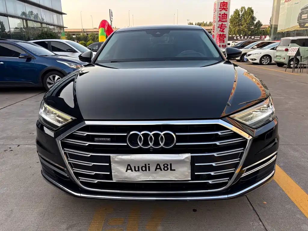 Audi A8 — фото 2