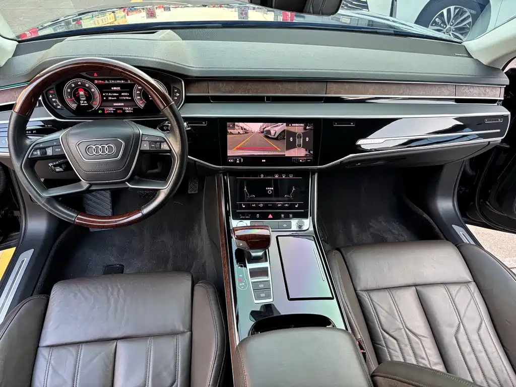 Audi A8 — фото 5