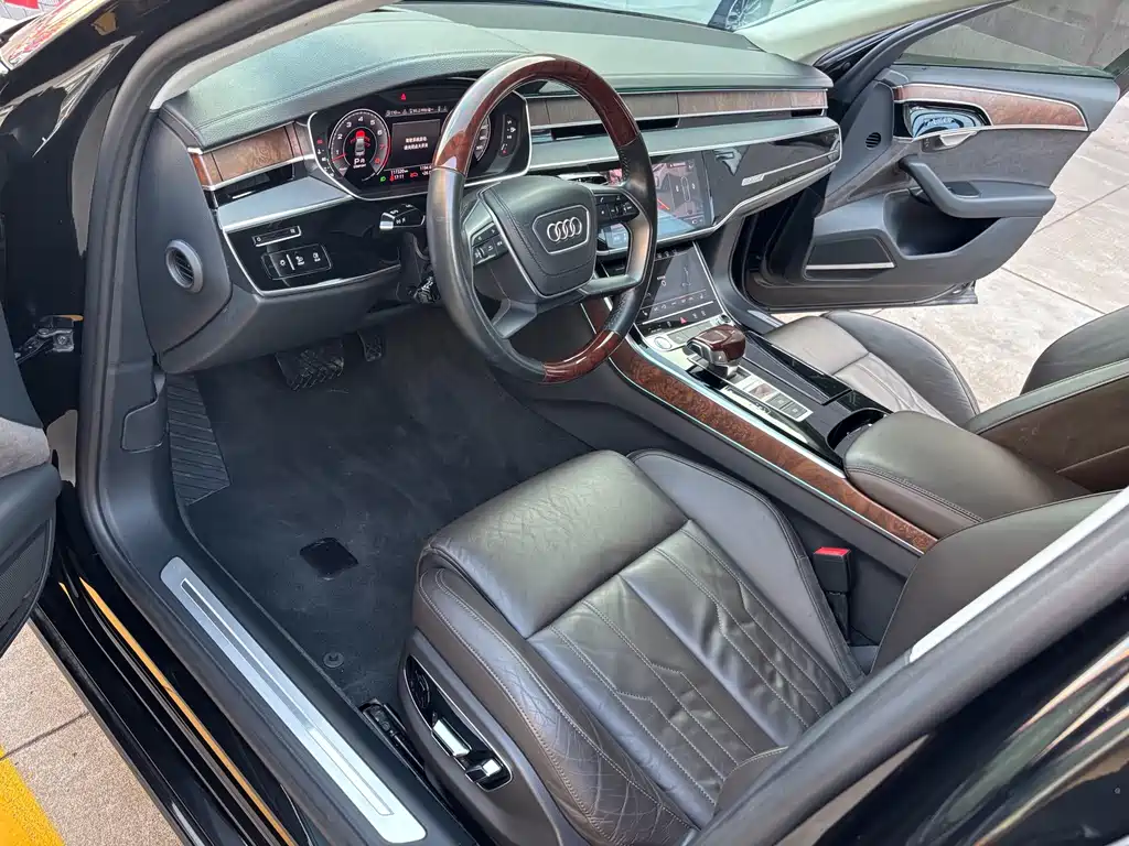 Audi A8 — фото 6