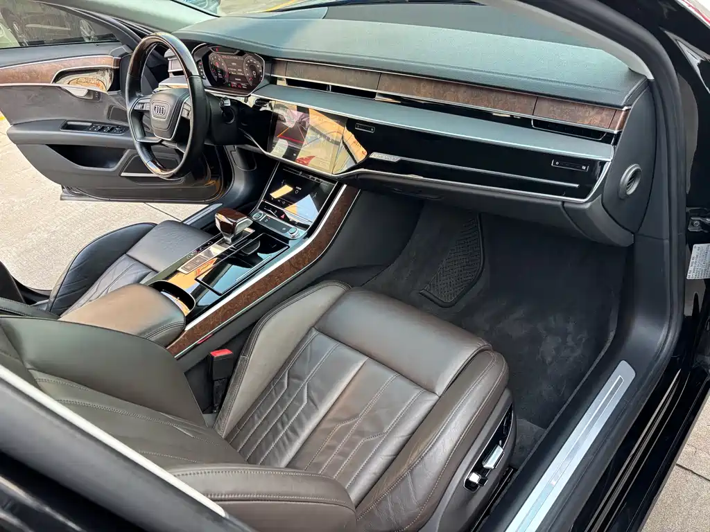 Audi A8 — фото 7