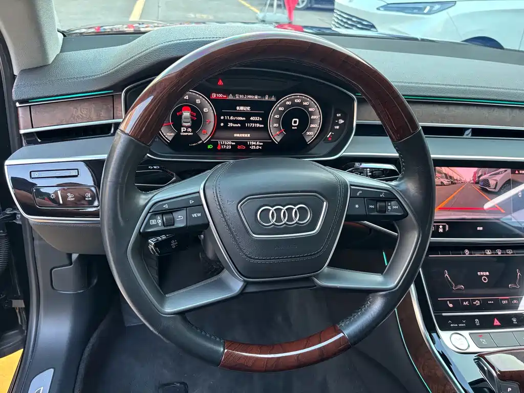 Audi A8 — фото 10