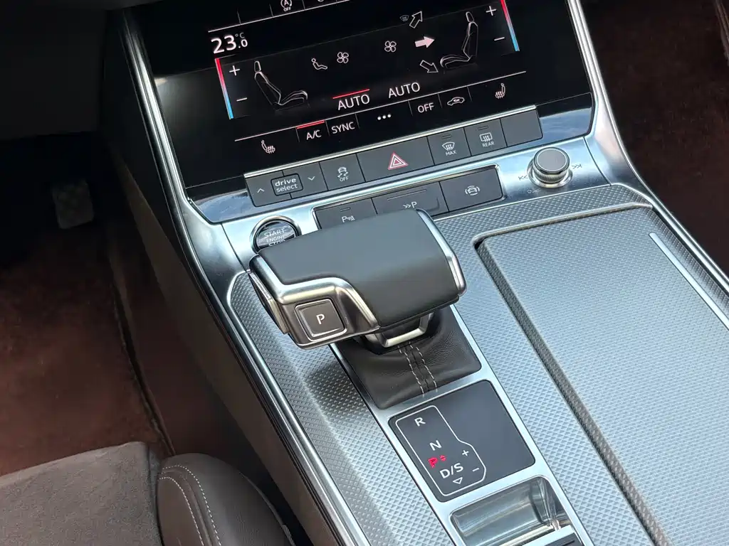 Audi A7L — фото 13