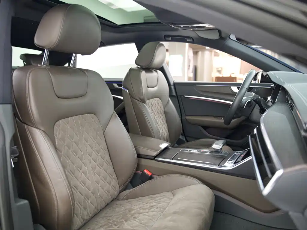 Audi A7L — фото 11