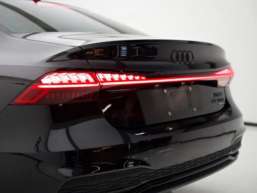 Audi A7L — фото 19