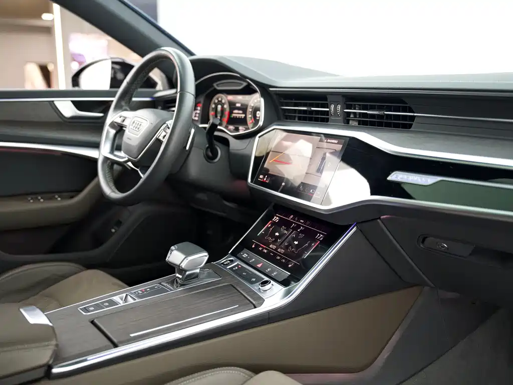 Audi A7L — фото 7