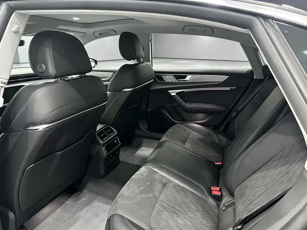 Audi A7L — фото 6