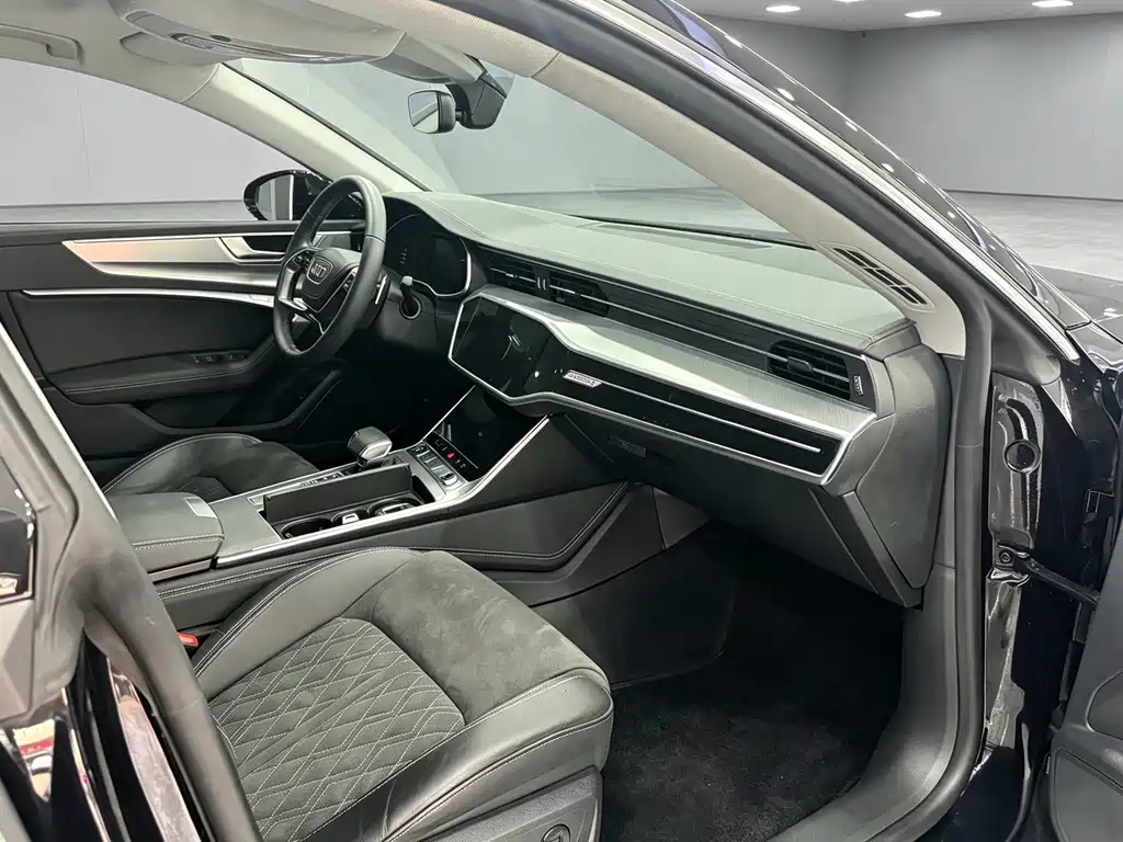 Audi A7L — фото 7