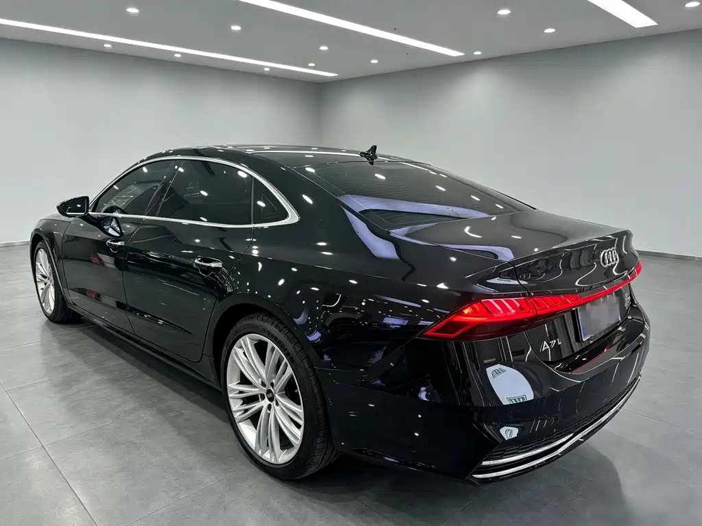 Audi A7L — фото 9