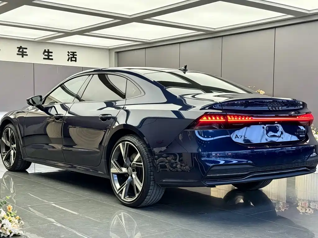 Audi A7L — фото 18
