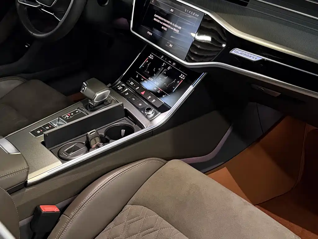 Audi A7L — фото 6