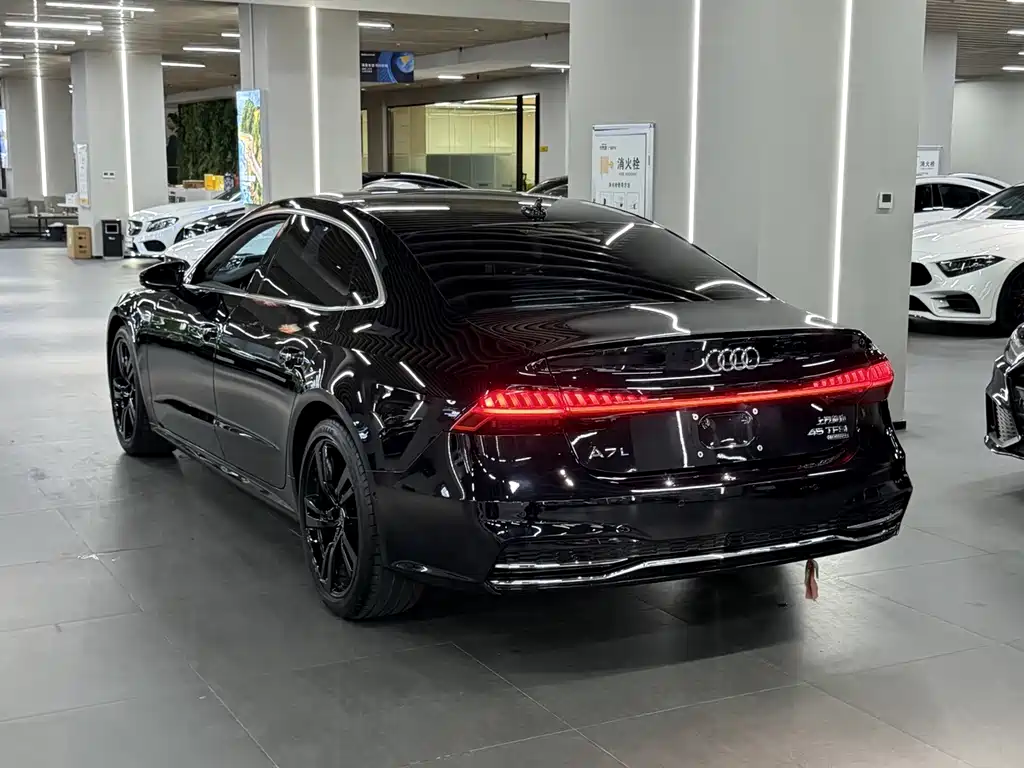 Audi A7L — фото 7