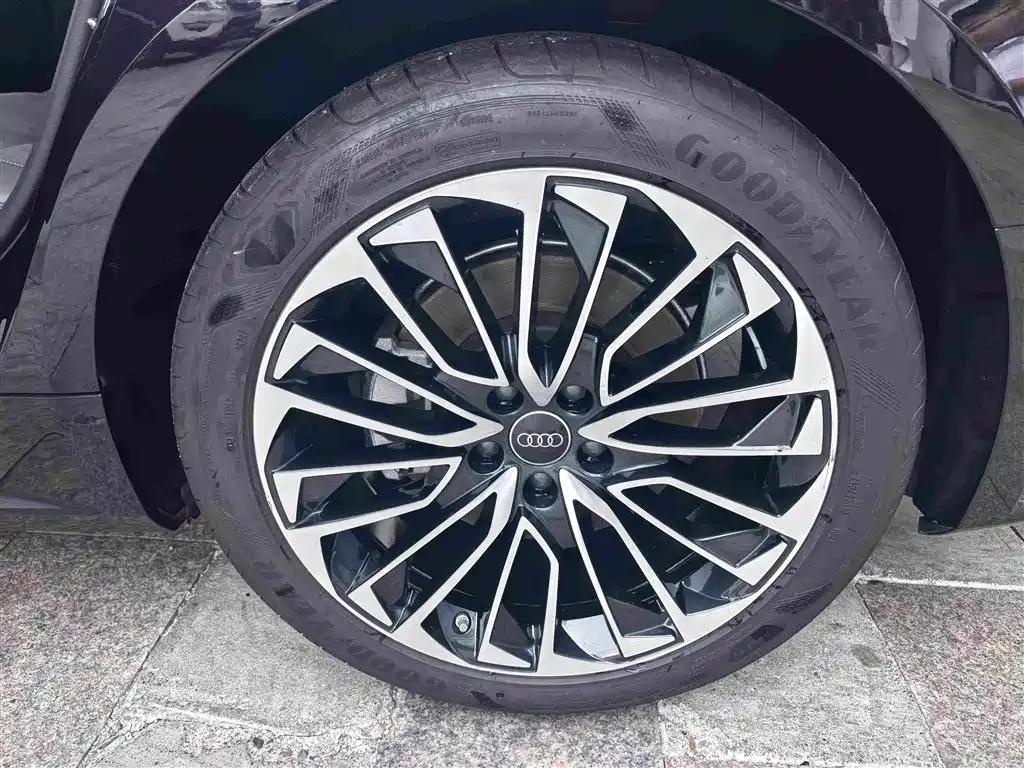 Audi A7L — фото 13