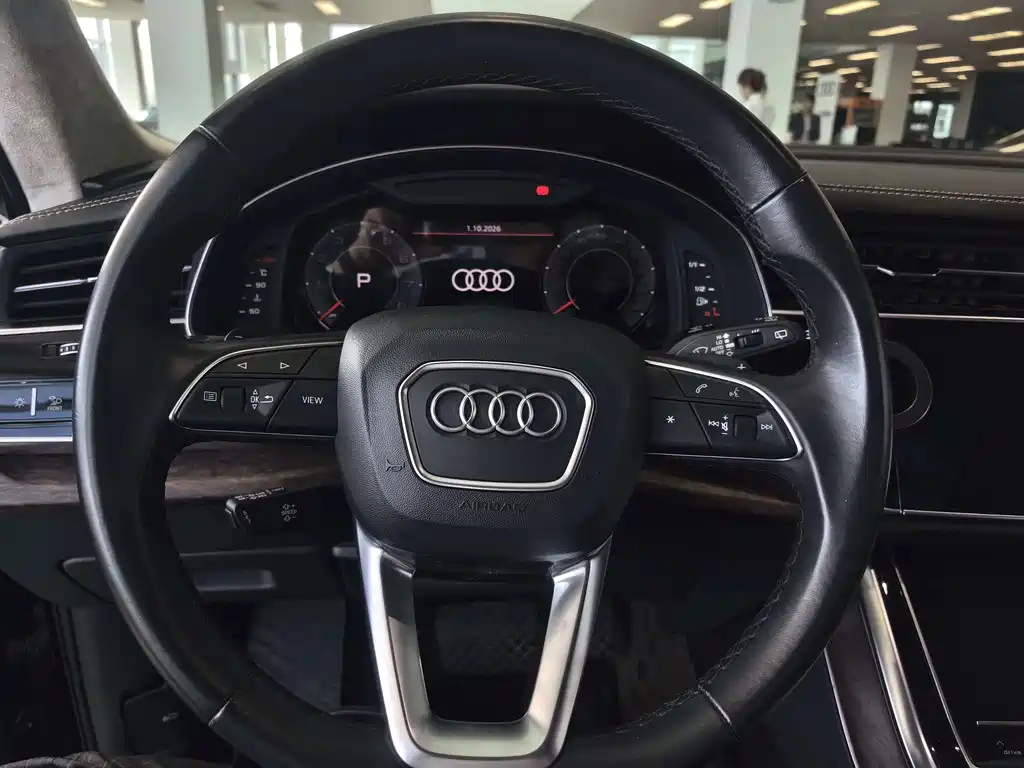 Audi Q7 — фото 15