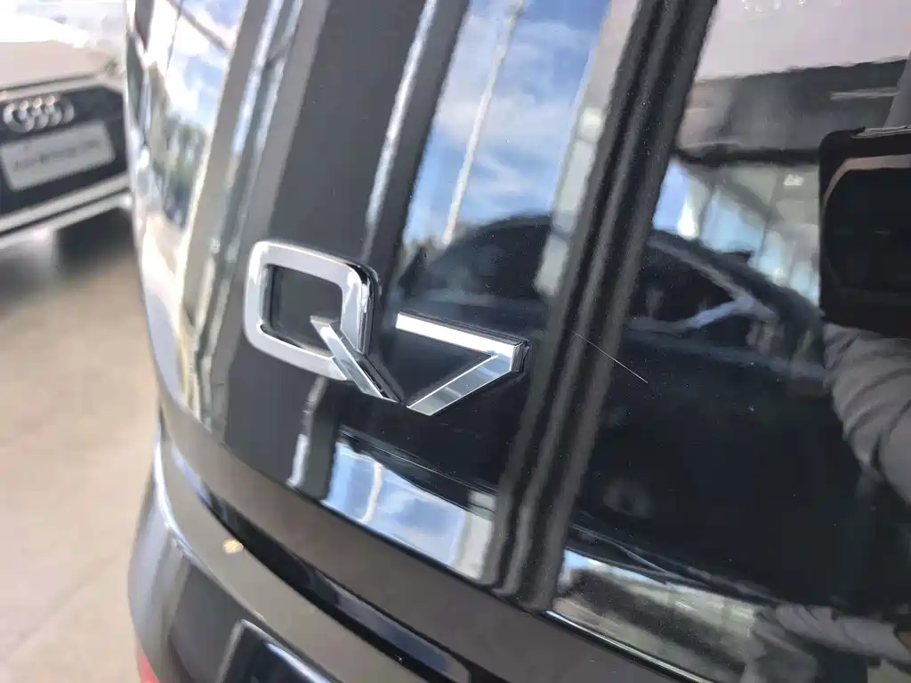 Audi Q7 — фото 17