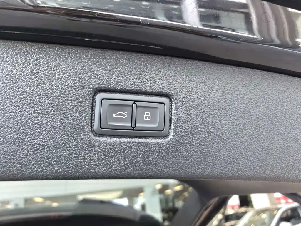 Audi Q7 — фото 20