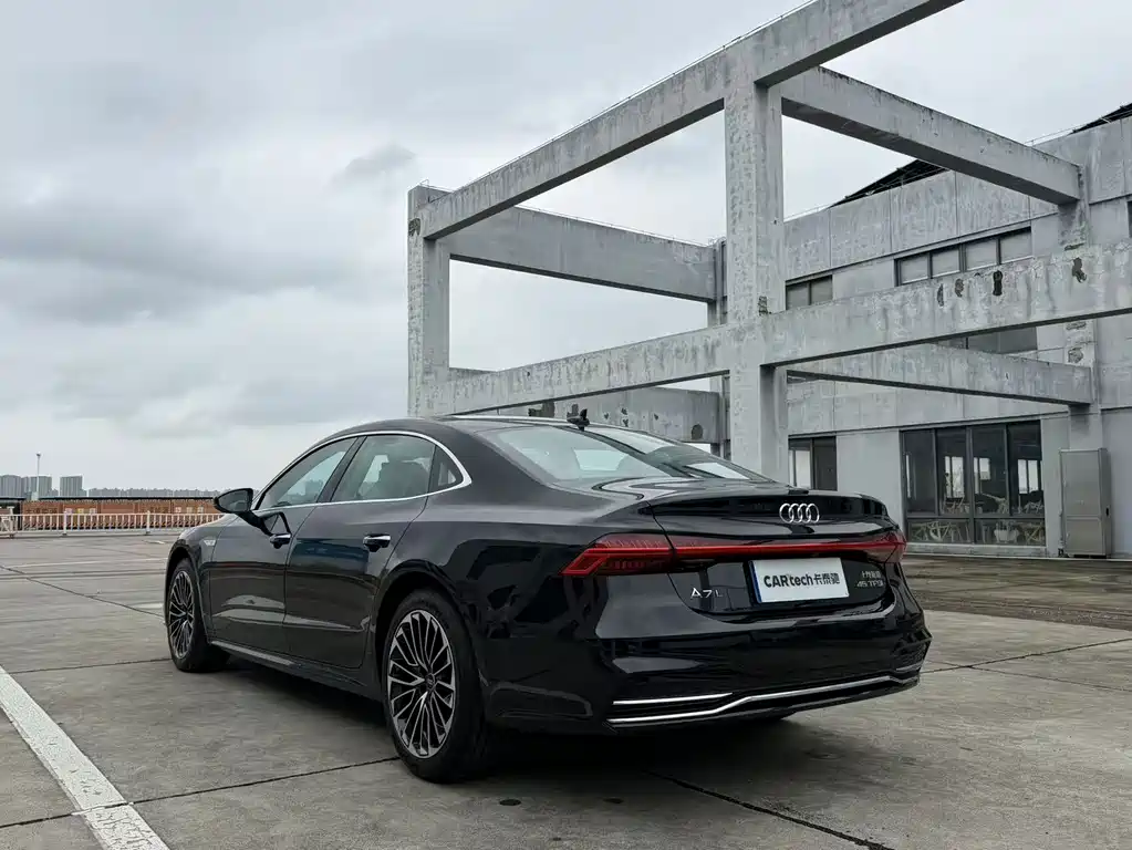 Audi A7L — фото 7