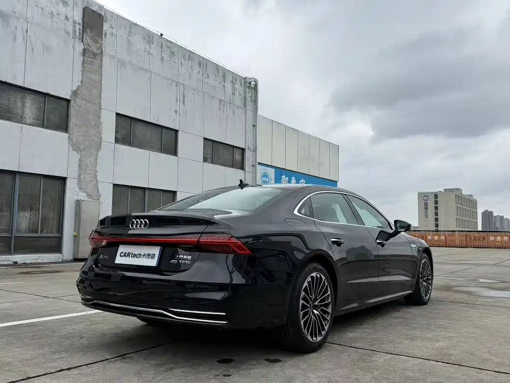 Audi A7L — фото 9
