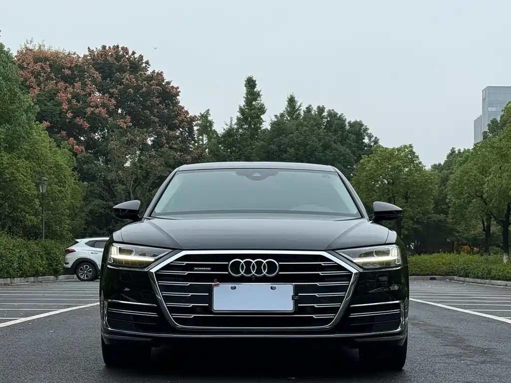 Audi A8 — фото 2
