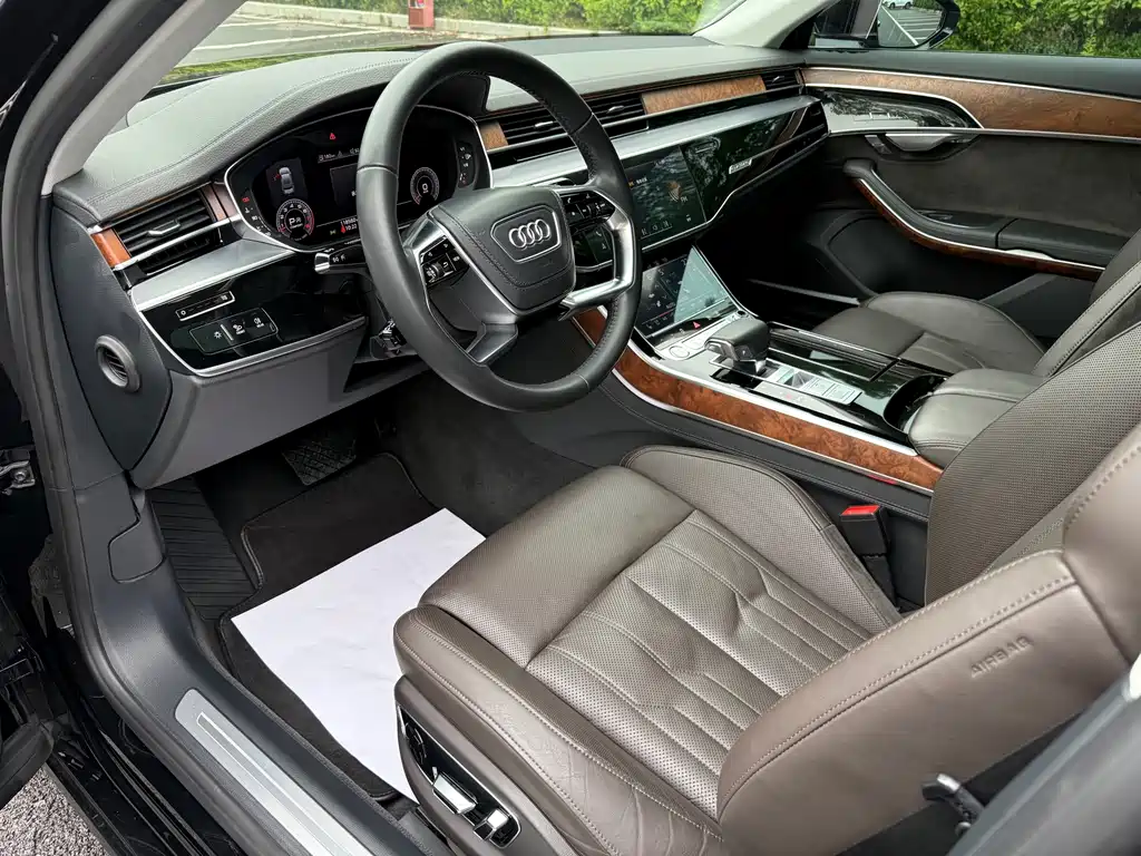 Audi A8 — фото 11