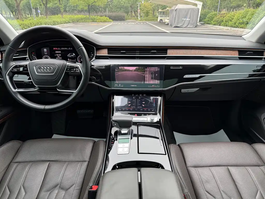 Audi A8 — фото 14