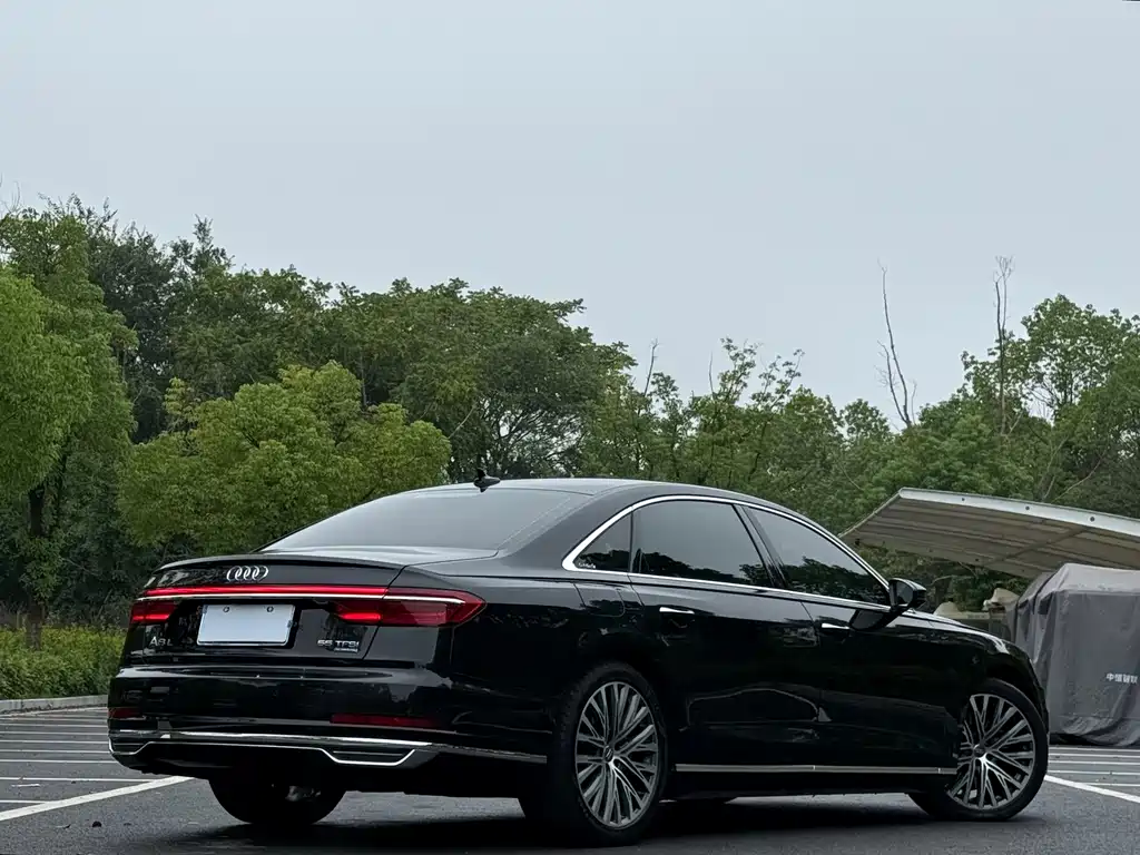 Audi A8 — фото 3