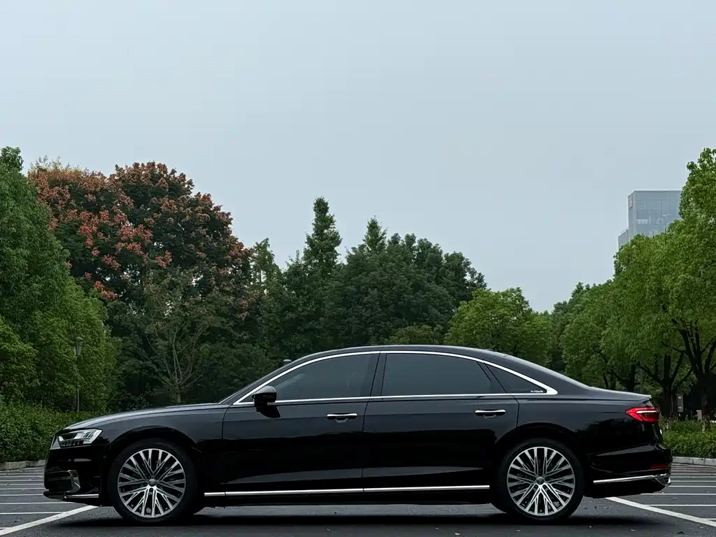 Audi A8 — фото 4