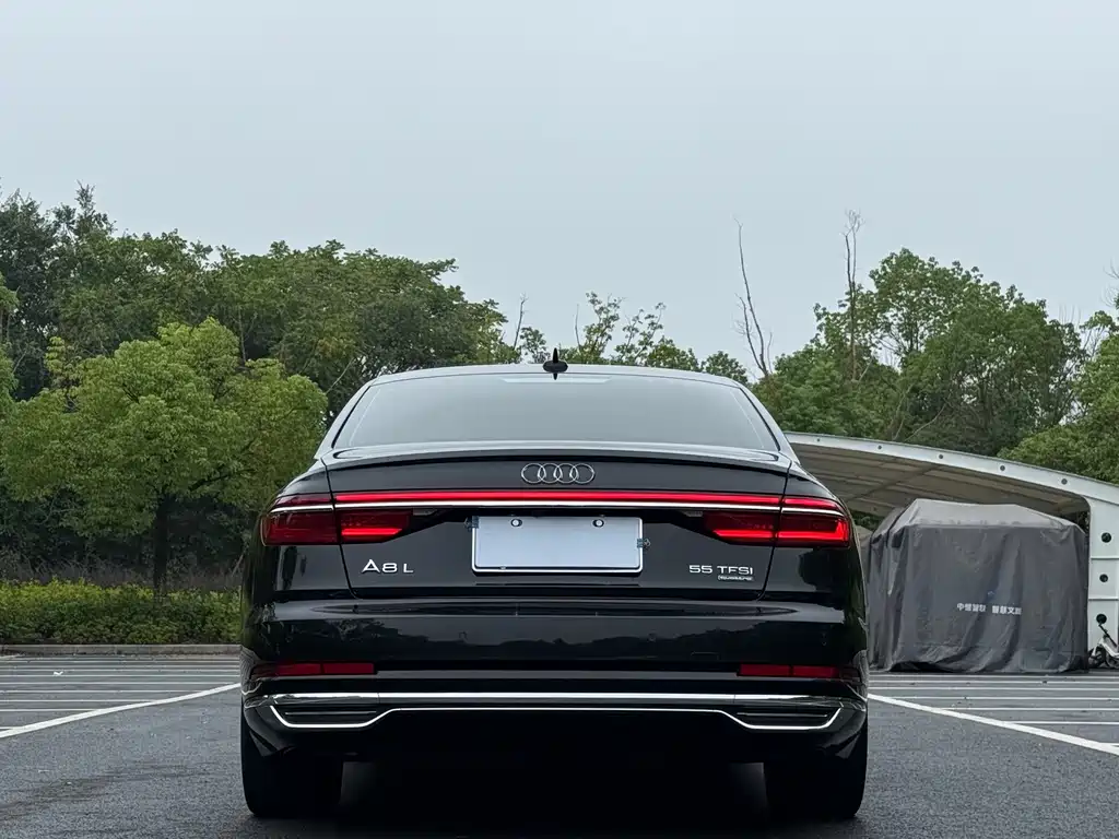 Audi A8 — фото 5