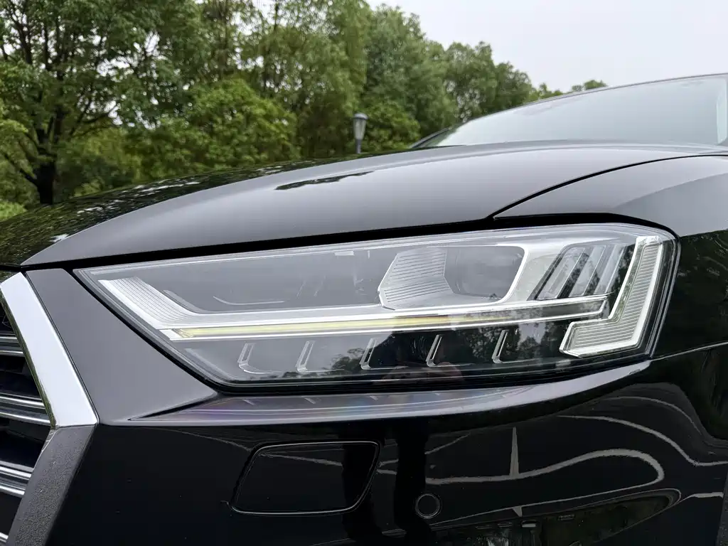 Audi A8 — фото 7