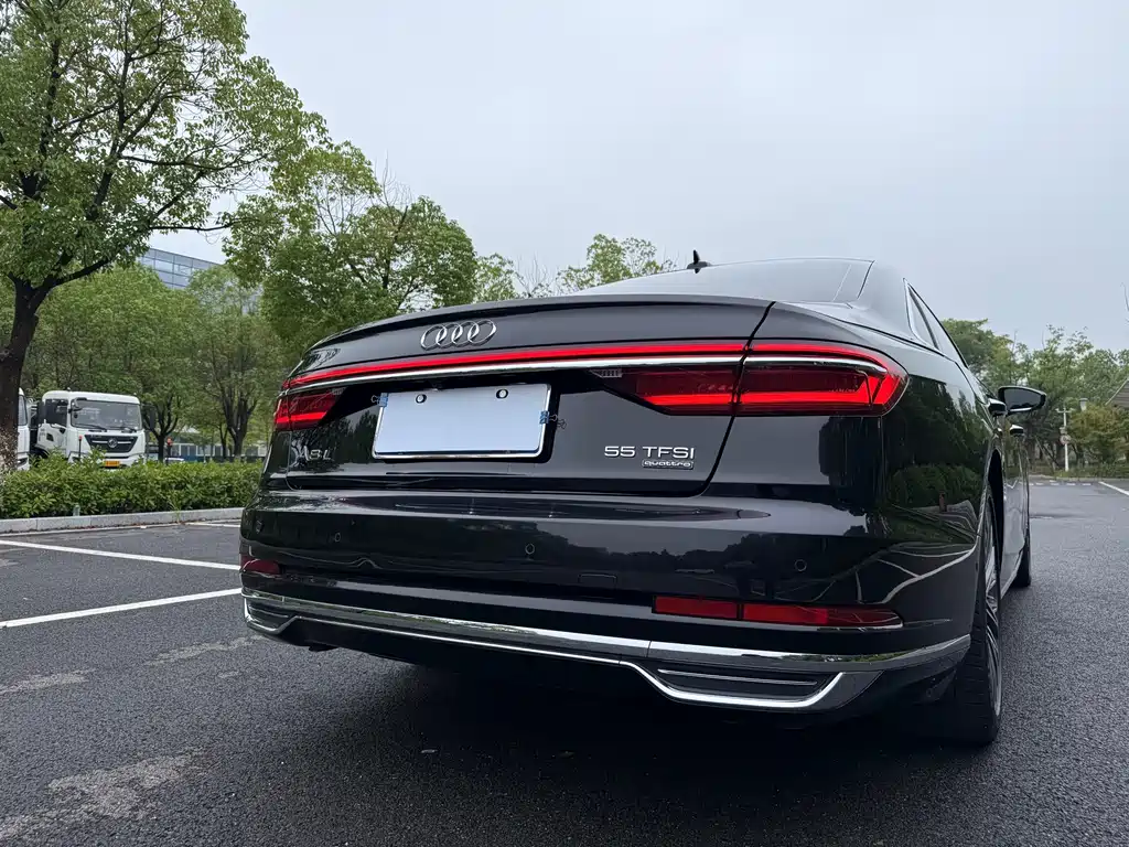 Audi A8 — фото 10