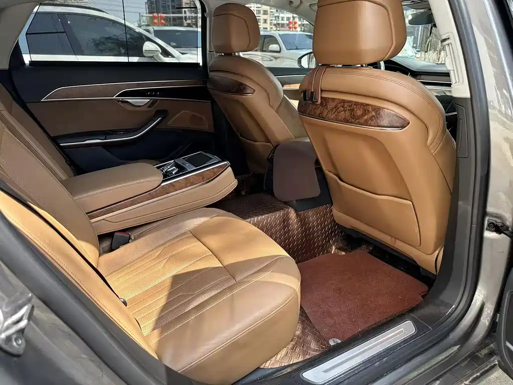 Audi A8 — фото 11